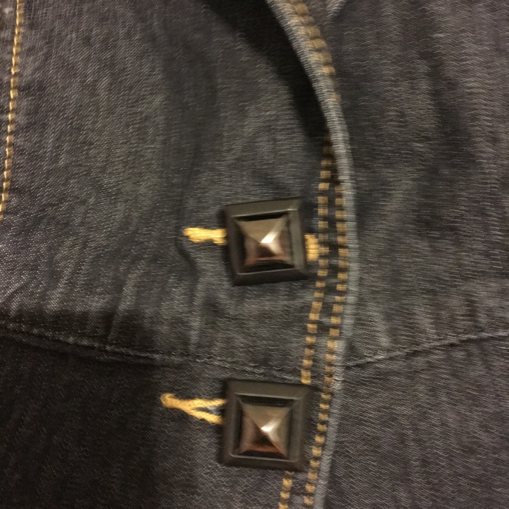 Blazer - Picture 4 of 8
